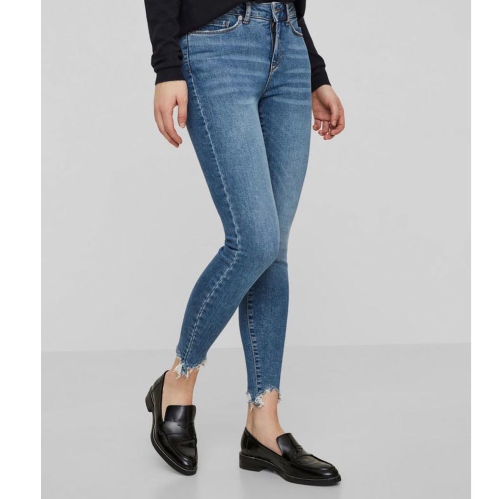 Vero Moda frayed jeans